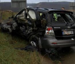 İstanbul’da korkunç kaza: Bariyerlere çarpan cip hurdaya döndü