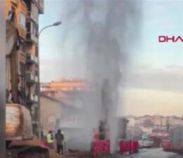 İstanbul’da su borusu patladı: Cadde trafiğe kapatıldı