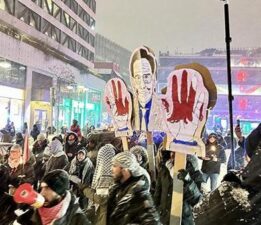 İsveç’te yüzbinler yılbaşı kutlamasını iptal edip Filistin’e destek gösterisi düzenledi
