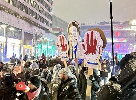 İsveç’te yüzbinler yılbaşı kutlamasını iptal edip Filistin’e destek gösterisi düzenledi