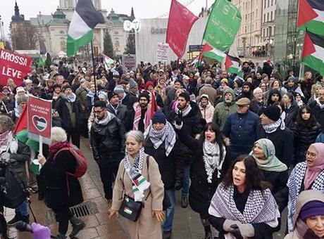 İsveç’te yüzlerce kişi İsrail’i protesto etti