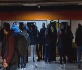 Kadıköy- Sabiha Gökçen Havalimanı metrosunda seferler durdu yoğunluk yaşandı