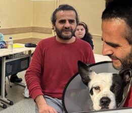Karavanda köpeğiyle yaşıyor… Görme engelli öğretmen herkesi kendine hayran bırakıyor