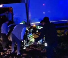 Kazaya müdahale eden polise kamyon çarptı! 1’i polis 4 yaralı