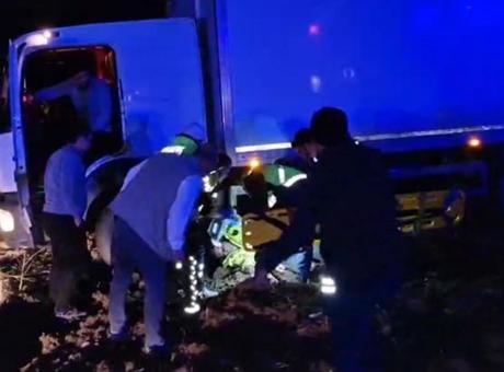 Kazaya müdahale eden polise kamyon çarptı! 1’i polis 4 yaralı