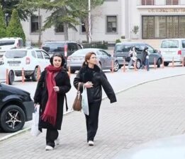 Kentin cadde ve sokaklarında Ferdi Tayfur’un şarkıları yankılandı