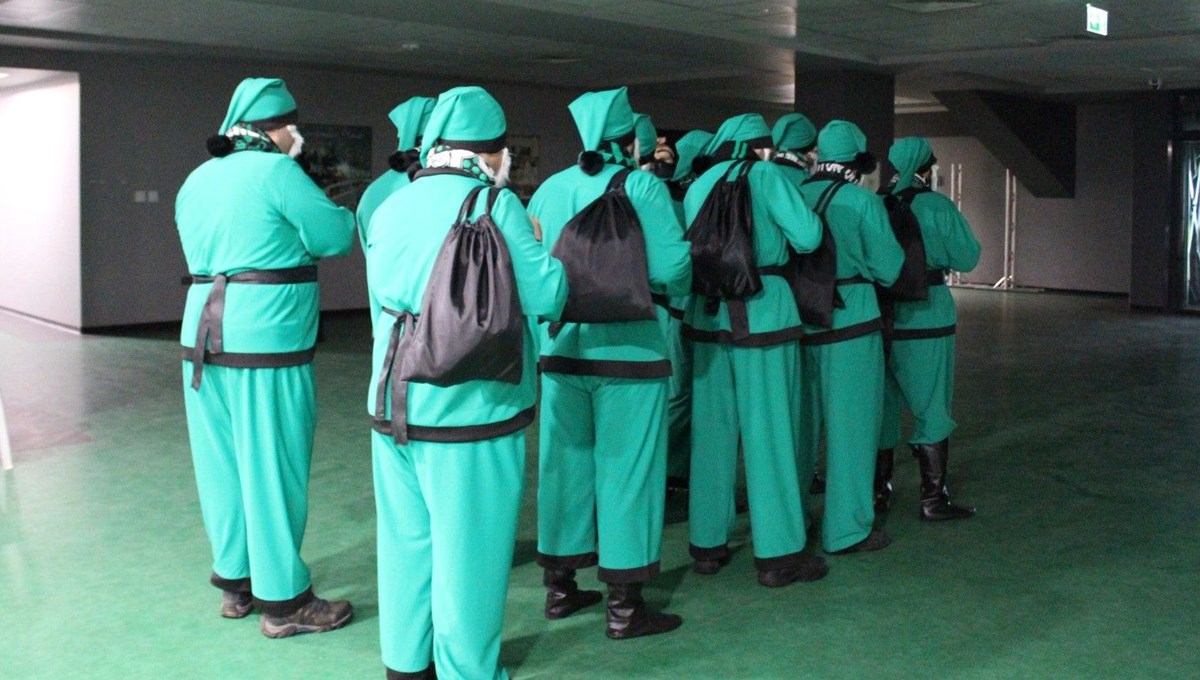 Kocaelispor’da maçları kaçırmayan 72 taraftara özel yeni yıl kutlaması
