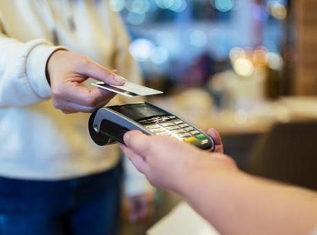 Kredi kartı kullananlar dikkat! Bankalarda aidatlar güncellendi: Dikkat çeken ‘pazarlık’ detayı