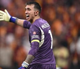Muslera, Galatasaray’dan ayrılacak mı? “Melo’ya ‘Beni bekle’ dedim”