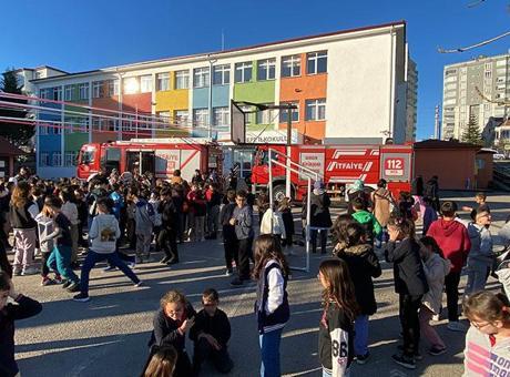 Okulda yangın paniği! Öğrenciler tahliye edildi