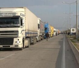 Öncüpınar Sınır Kapısı’nda kilometrelerce tır kuyruğu