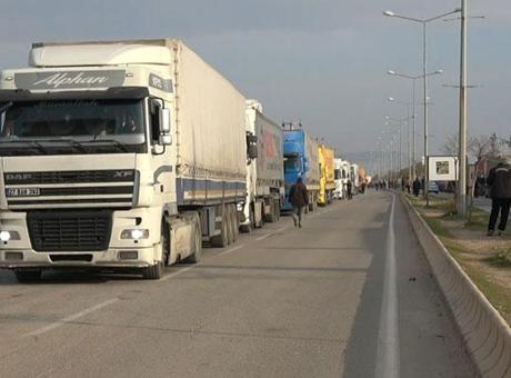 Öncüpınar Sınır Kapısı’nda kilometrelerce tır kuyruğu