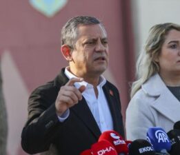 Özgür Özel’den cezaevindeki Mine Özerden ve Çiğdem Mater’e ziyaret!