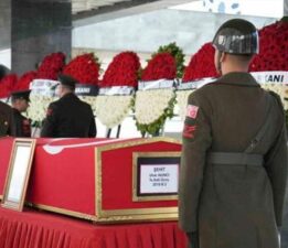 Pençe-Kaplan operasyonunda yaralanmıştı! Hastanede şehit düşen Astsubay Ufuk Akıncı son yolculuğuna uğurlandı