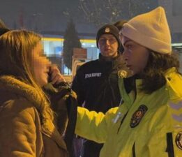 Polisi görünce aracı ve içindeki kadını terk edip kaçtı