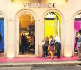 Prada, Versace’yi ‘satın alıyor’ iddiası