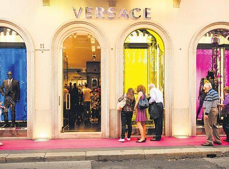 Prada, Versace’yi ‘satın alıyor’ iddiası