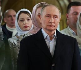 Putin Ortodoks Noeli’ni Zafer Parkı’ndaki kilisede kutladı