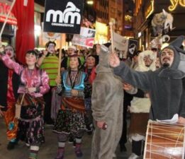 Rumi takvime göre yeni yılın ilk günü! Kostümleri giyindiler, Kalandar’ı kutladılar