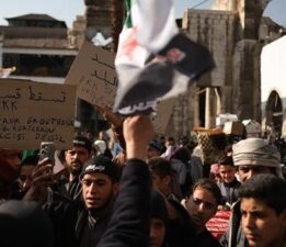 Şam’daki Emevi Camisi’nde cuma namazı sonrası terör örgütü PKK/YPG protestosu