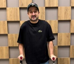Serhat Akın’dan duygusal paylaşım: “3 ay sonra ilk kez pantolon giyiyorum”