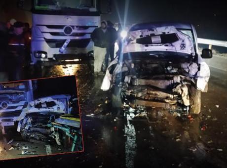 Sinop’ta korkunç kaza! Hafif ticari araç ile TIR çarpıştı: 2 ölü, 2 yaralı