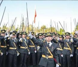 Son dakika: Disipline sevk edilen teğmenlerle ilgili son durum! MSB kaynaklarından açıklama