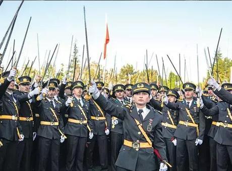Son dakika: Disipline sevk edilen teğmenlerle ilgili son durum! MSB kaynaklarından açıklama