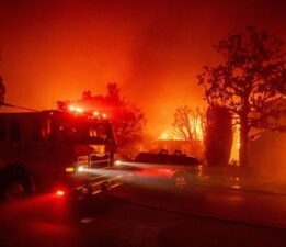 Son dakika… Los Angeles’ta yangın felaketi: Alevler hızla ilerliyor’