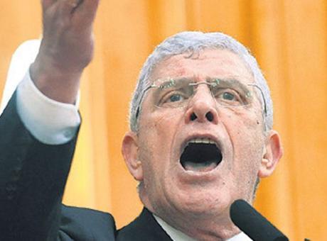 ‘Topaç gibi çevirenleri biliyoruz’