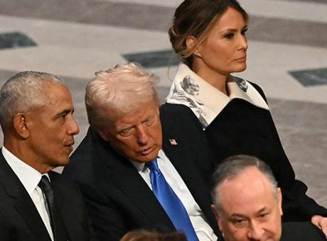 Trump ve Obama kulaktan kulağa! ‘Şu an konuşamıyorum, sessiz bir yer bulmamız lazım’