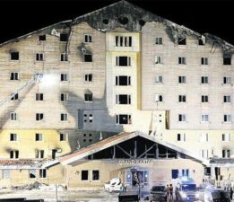 ‘Yangın 4’üncü katta mutfakta çıktı’