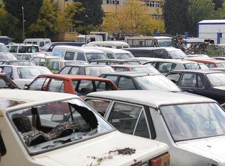 25 yaş üzeri aracı olanlar bekleyişe geçti: Gözler ÖTV muafiyeti ve hurda araç teşvikinde!