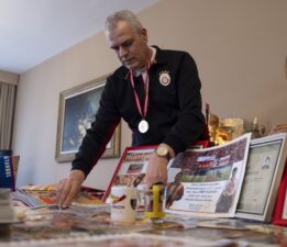 882 maça giden Galatasaray taraftarının hedefi 1000. maç: Maç izlerken su içmiyor, yemek yemiyor 90 dakika telefona bakmıyor!