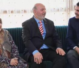 Bakan Kurum depremzedelere konuk oldu