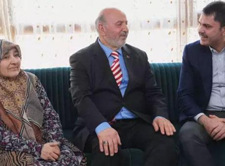 Bakan Kurum depremzedelere konuk oldu