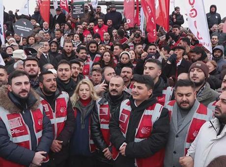 CHP üyeleri Galata Köprüsü’nde Filistin için toplandı