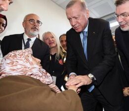 Cumhurbaşkanı Erdoğan, İzmir’de 102 yaşındaki Gülsüm Sakallı ile görüştü