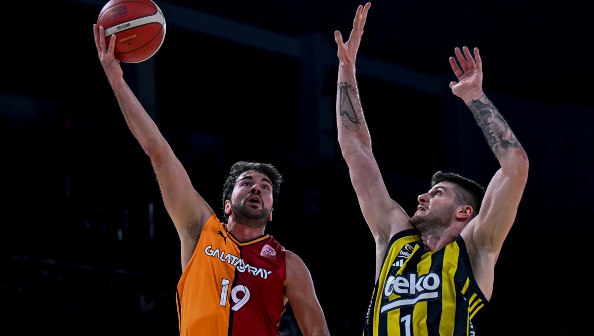 Derbide kazanan Fenerbahçe, Beşiktaş’ın rakibi oldu
