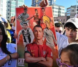 Efsane futbolcu Ronaldo 40 yaşında! Binlerce kişi sokağa döküldü