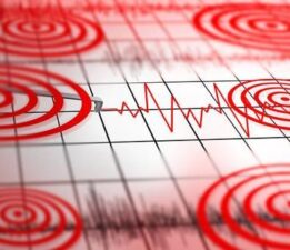 Ege’de deprem fırtınası! Volkanik endişe… Türkiye’den 3 ilçe için uyarı
