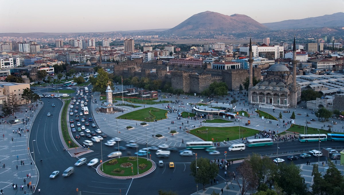 Erciyes’te Kar Hentbolu Şampiyonası düzenlendi