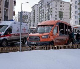 Erzurum’da halk otobüsü yolcu minibüsüne çarptı! Yaralılar var