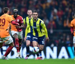 Eski hakemler derbinin tartışmalı pozisyonunu yorumladı: “Penaltı verilmeliydi, VAR devreye girmeliydi”