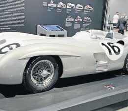 Fangio’nun F1 aracı 53 milyon dolara satıldı