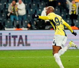 Fenerbahçe’nin UEFA isim listesine 3 futbolcu eklendi