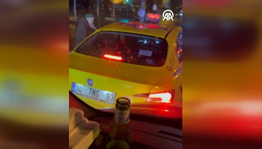 İstanbul’da ambulansa yol vermeyen taksici tepki çekti