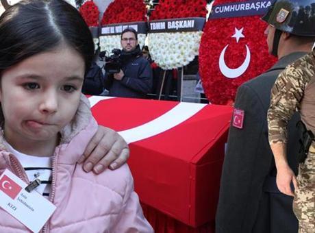 Kahreden fotoğraf! Evlilik yıl dönümünde şehit düştü, kızının doğum gününde toprağa verildi