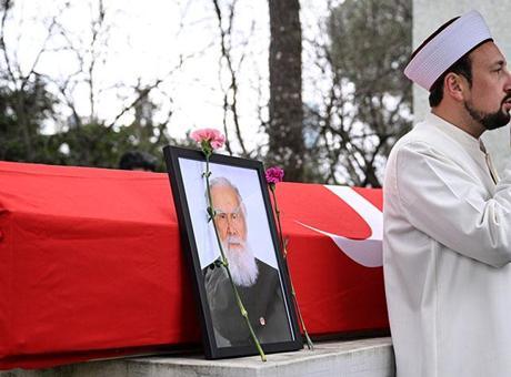 Kaligrafi sanatçısı Etem Çalışkan son yolculuğuna uğurlandı