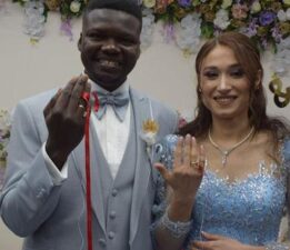 Kütüphanede tanıştılar evlilik kararı aldılar! Batman’a Afrikalı damat